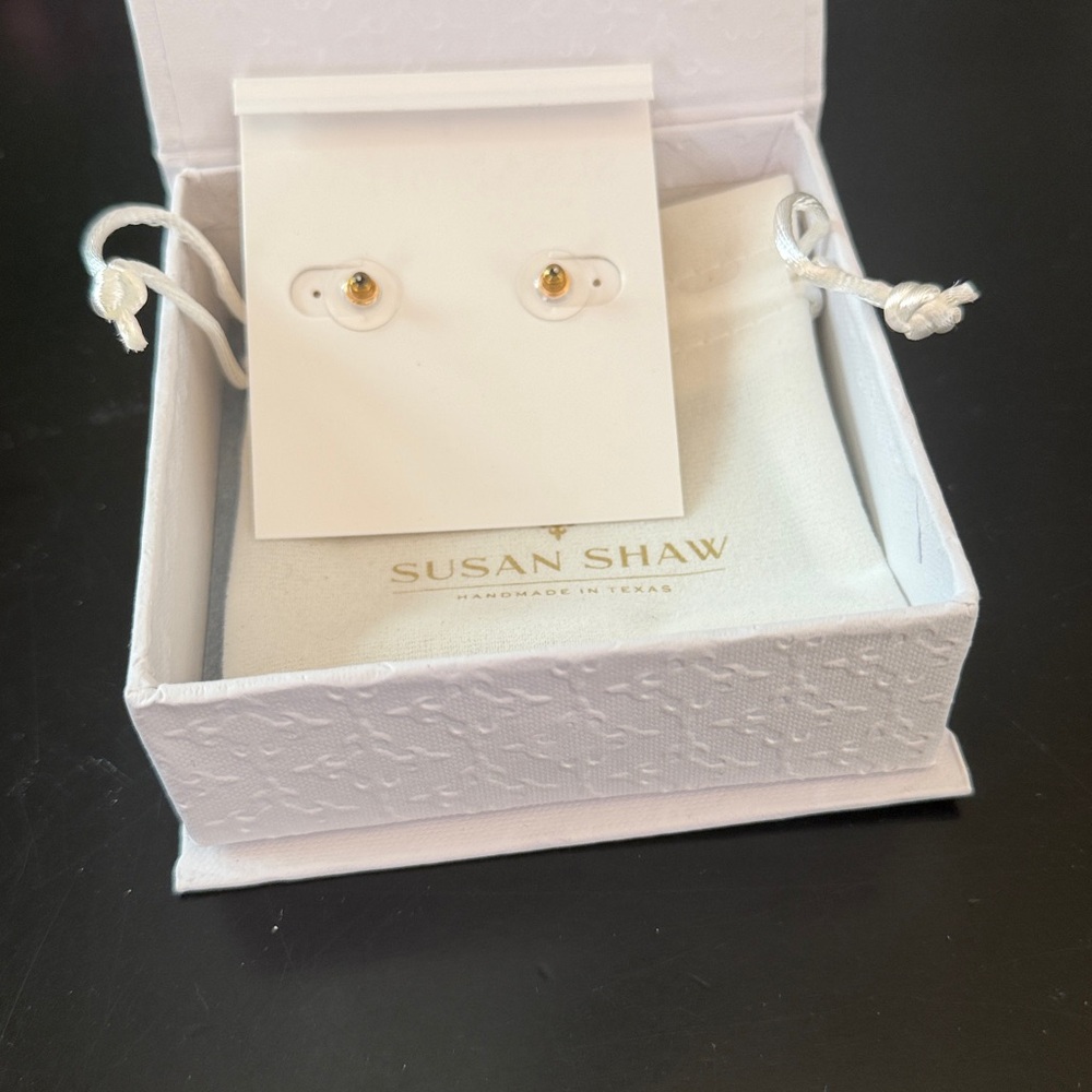 Susan Shaw Feather Cuff Studs Earrings - Picture 2 of 7